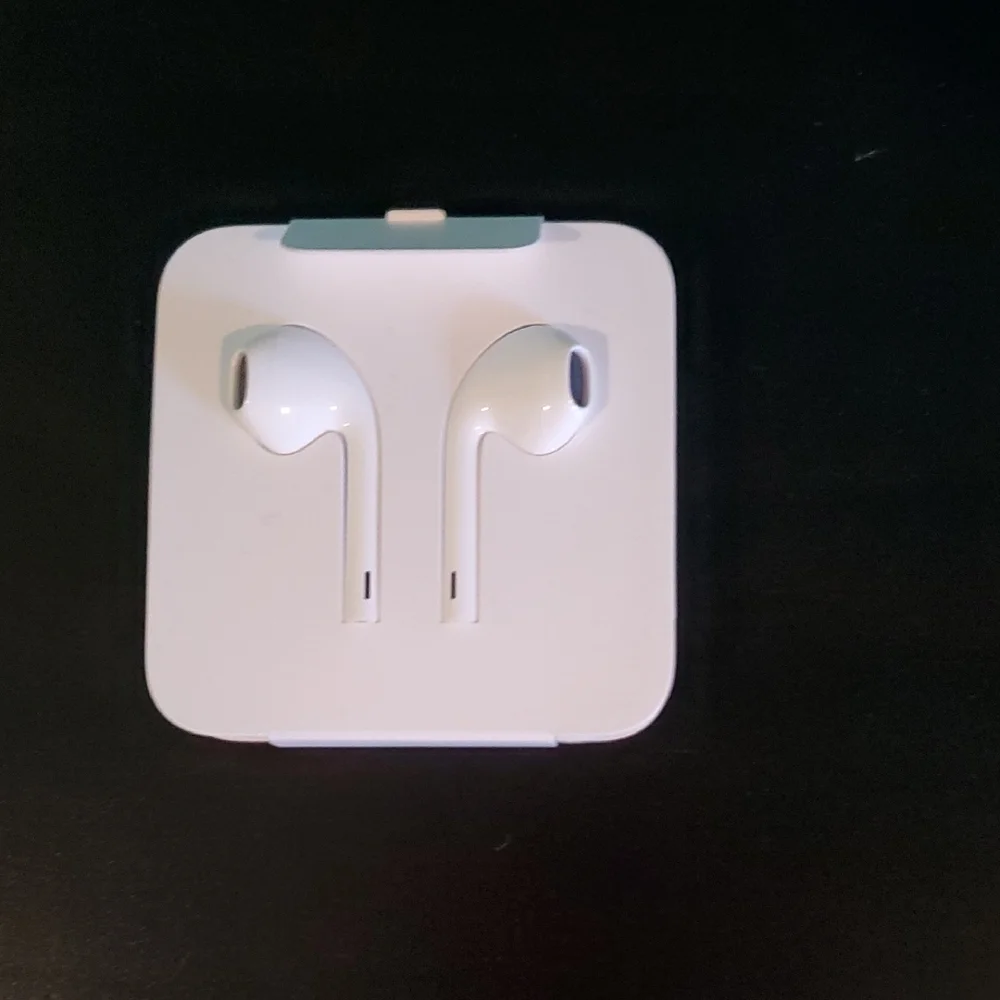 New Apple White Wired Earbuds